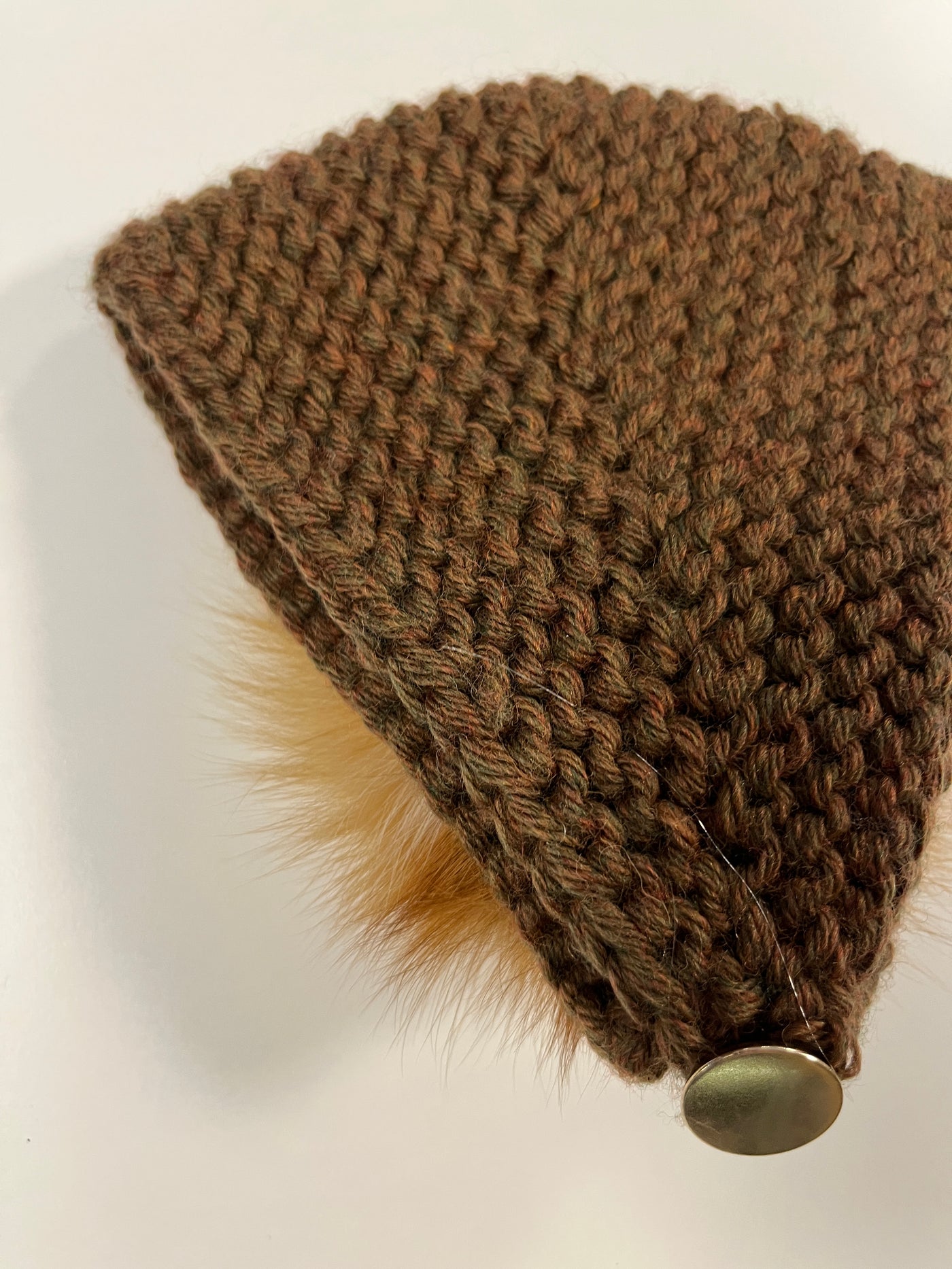 Beanie aus Kaschmir mit Pom Pom in Cognac Braun