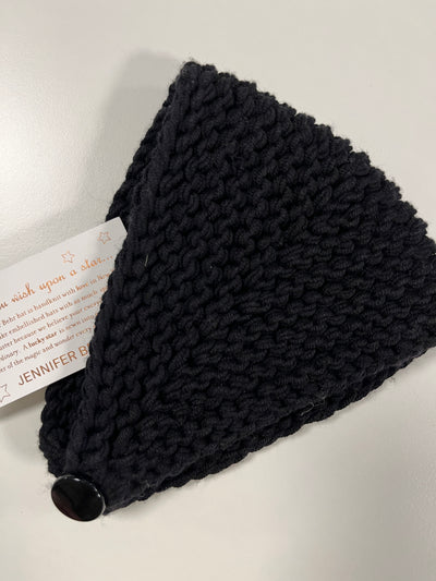 Beanie aus schwarzem Kaschmir mit Swarovski Kristallen als Schneeflocke