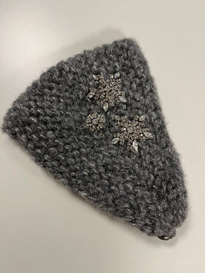 Graues Kaschmir-Beanie mit Swarovski Kristallen als Schneeflocken