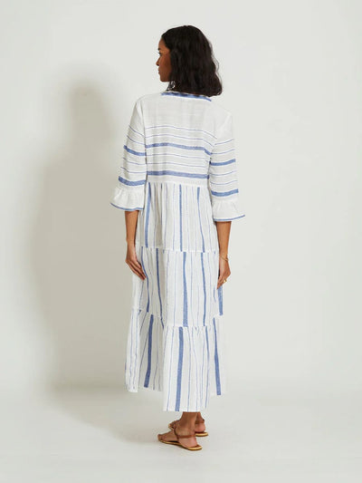 HAWI Flutter Maxi Kleid erhältlich in Weiss/Pink (hier abgebildet in Weiss/blau)