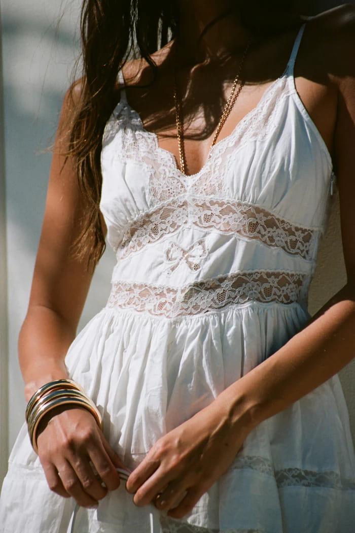 Zima Baumwollspitzen-Minikleid mit Schleife in Weiss