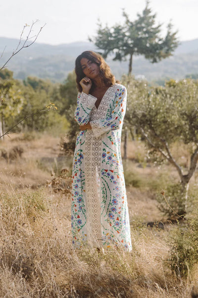 Romantischer Kaftan mit V-Spitzenbesatz - Weiss/Mehrfarbig