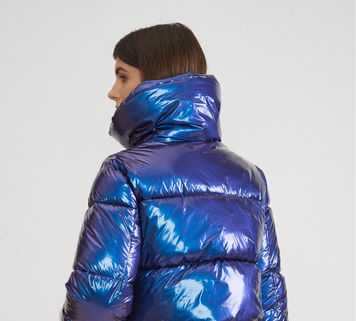 Glänzende blaue Daunenjacke von Canadian Classics mit reflektierendem, leuchtendem Effekt