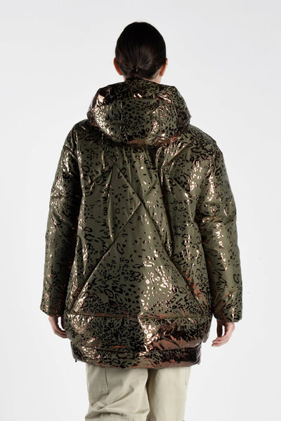 Lang geschnittene Jacke von Canadian aus 100 % Polyester mit metallischem Finish und auffälligem Tierprint, integrierter Kapuze, hohem Kragen und seitlichen Reißverschlusstaschen – warme, stylische Manteljacke