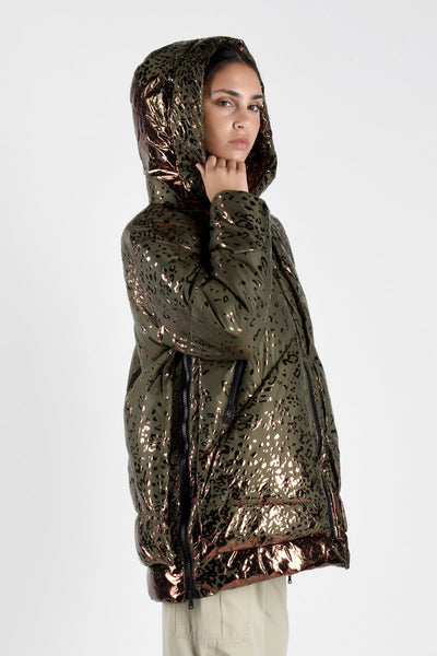 Ausgefallene lange Jacke con Canadian Classics mit metallischer Oberfläche und Tierprint, Kapuze und hohem Kragen – modischer Allrounder für Jeans-Looks oder elegante Outfits