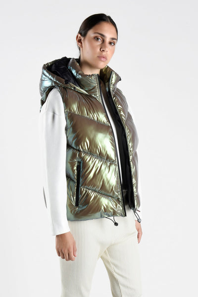 Nachhaltige Daunenweste von Canadian Classic aus recyceltem Material in glänzendem Bronze-Olive – umweltbewusste Luxury Outerwear