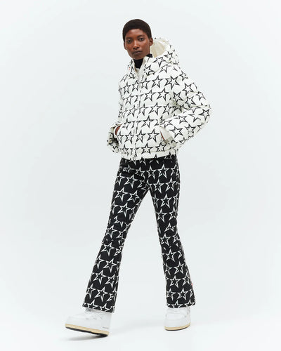Warme Polar Star Flare Daunenjacke in Weiß mit schwarzem Sternenmuster – perfekt für stylische und funktionale Wintersport-Looks