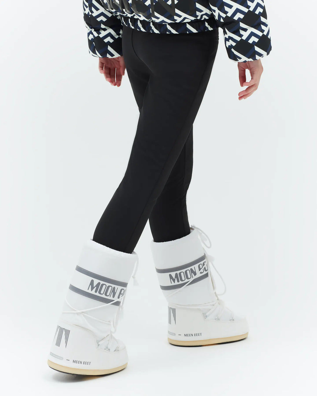 Schwarze, schmal geschnittene Skihose von Perfect Moment, ideal für sportliche Damen