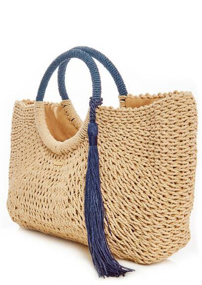 Strandtasche „Sorrento“ von Melissa Odabash aus Naturmaterial mit blauen Akzenten und verspielten Bommeln – stilvolles Accessoire für luxuriöse Strandtage