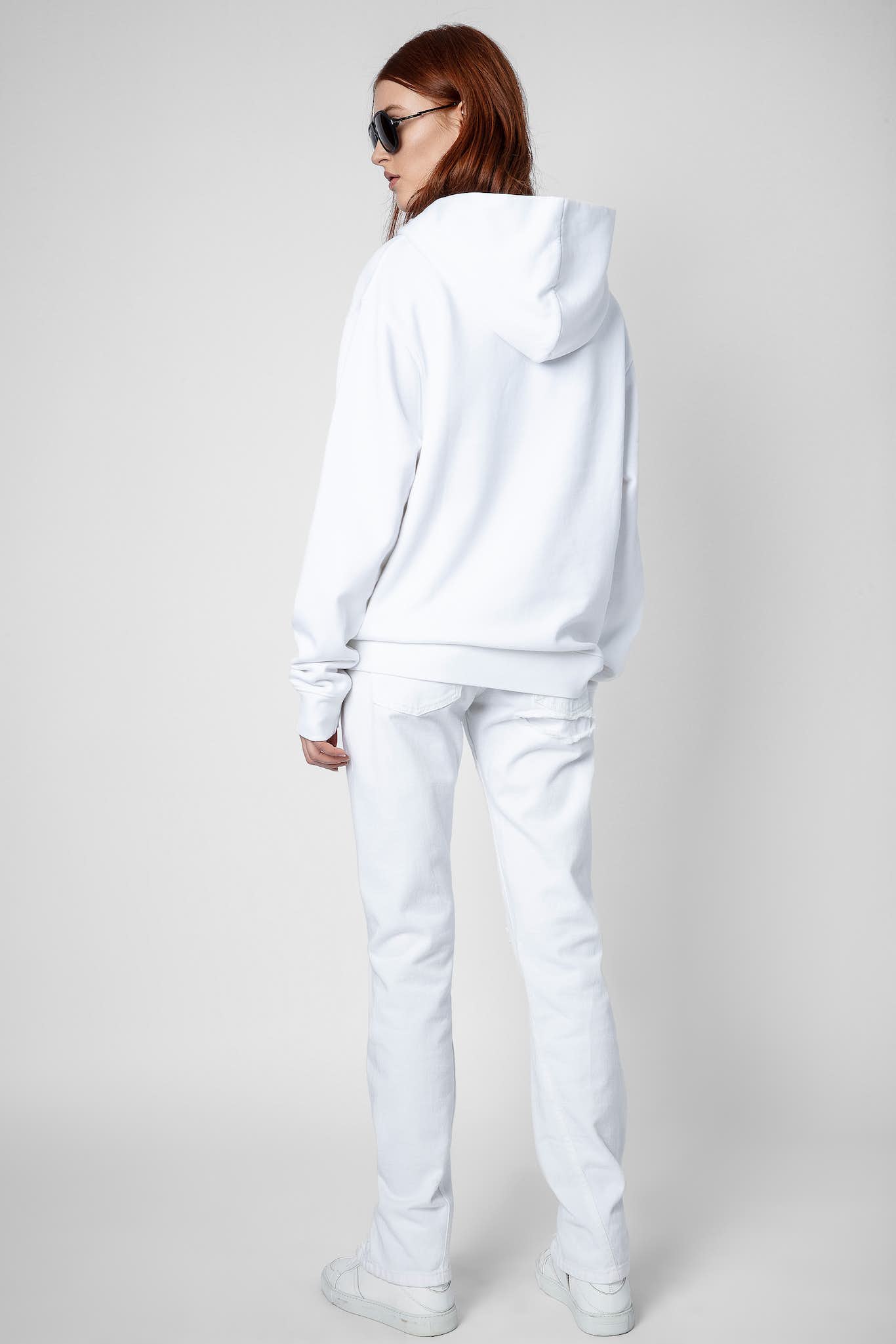 Weißes Rundhals-Sweatshirt mit Kapuze für Damen von Zadig & Voltaire mit buntem Amour-Design.