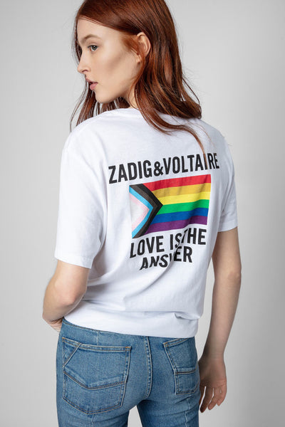 Weißes Statement Baumwollshirt mit kurzen Ärmeln und farbigem Amour-Motiv auf Vorder- und Rückseite.