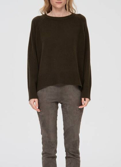 Aminca cashmere sweater, duffel bag/olive